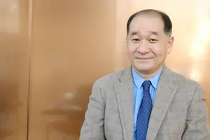 '밧데리 아저씨' 천기누설했다?...소속사 불성실법인 지정 위기