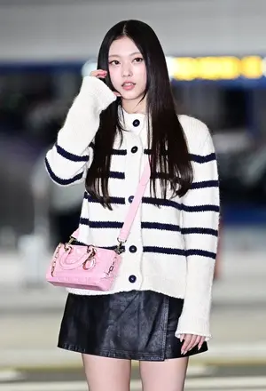 [포토] 뉴진스 해린, 사랑스러운 공항패션...핑크 컬러 포인트 눈길