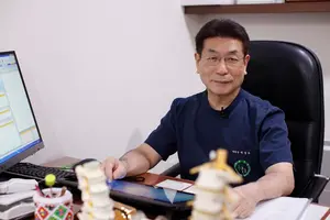 저릿한 다리통증, 척추관협착증이 원인?
