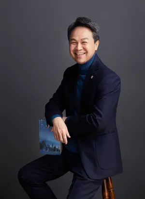 진옥동 신한금융 회장 