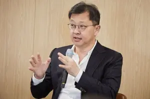최재원 수석부회장, SK(주) 주식 320억원 매각..'형이 준 주식 거의 다 팔았다'
