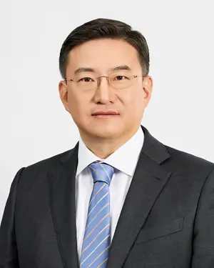 김남정 동원그룹 회장, 은탑산업훈장 수상
