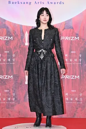 김고은, 백상예술대상서 '샤넬 오뜨 꾸뛰르 컬렉션' 착용