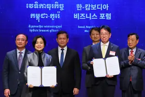 한-캄보디아 양국서 KB 모바일뱅킹으로 결제한다