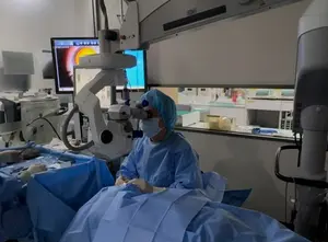근거리 시력 떨어지는 노안 증상, 백내장 동반 유무에 따른 치료방법은?