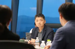 카카오 그룹주 2~3%대 약세..카뱅만 나홀로 상승