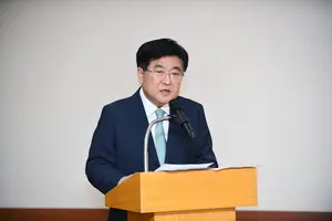 HD현대 긴급 사장단 회의..권오갑 회장 