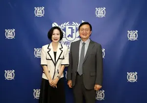 롯데장학재단 장혜선 이사장, 신격호 희망장학금 전달