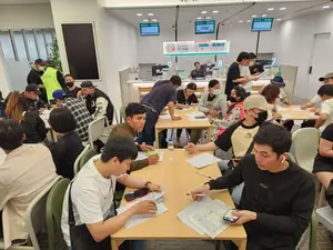 일요일 외국인 가득한 이 은행..`외국인 픽` 하나은행 