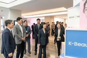 오유경 식약처장, 한국콜마 종합기술원 방문