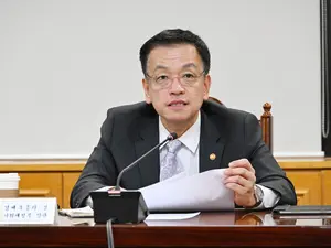 최상목 “외환시장 대응여력 충분..변동성에 적극 대응”