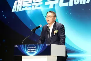 격랑 속 취임한 정진완 우리은행장..“신뢰회복이 최우선”