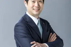 윤석금 웅진 회장 차남 윤새봄 사장, 부회장으로 승진 