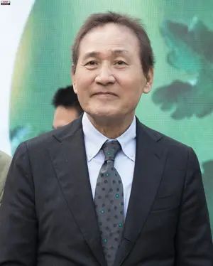 배우 안성기, 병원 응급실 이송..위중
