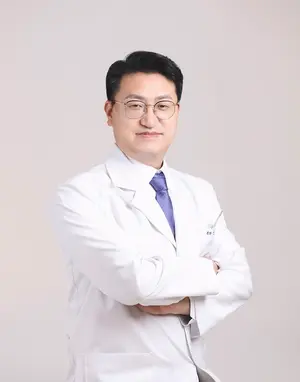 노안과 혼동 쉬운 백내장, 조기진단과 치료 중요