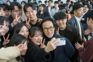 조현범 회장, 신입사원 만나 