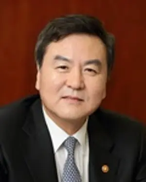 삼성전자 이사회 의장에 신제윤 전 금융위원장 유력