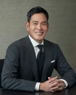 정용진 회장, 이명희 총괄회장 이마트 지분 10% 인수 완료