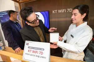 KT, 국내 통신사 최초 WiFi7 공유기 출시... MWC25서 공개