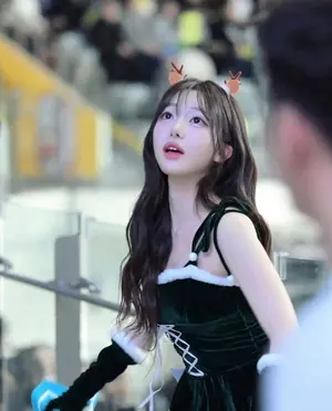 치어리더 권희원, 5천여 표로 압도적 선두…이다혜·김가은 추격
