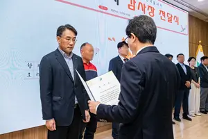 KB국민은행, 임직원 친환경 활동 공로 인정...영등포구청 감사장 받아