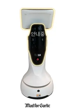 매드포갈릭, 배민 안내로봇 도입 확대...
