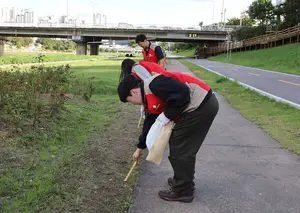 롯데이노베이트, 안양천 일대 플로깅 활동