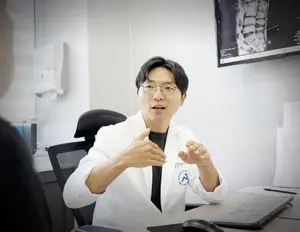 노년층 허리 통증, 절개 NO… 척추내시경으로 안전하게