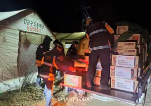 희망브리지, 경주 산불 현장 소방관·진화대원에 긴급 구호 물품 전달