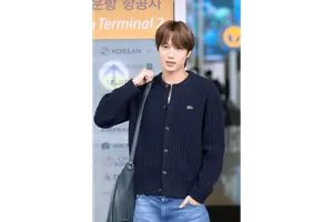  엑소 카이의 공향패션은...라코스테 FW26 패션쇼 참석 차 출국
