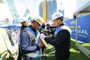  대우건설, 서울 도심 현장서 안전 캠페인…“추락사고 근절”