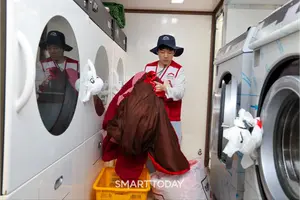 희망브리지, 폭염 속 위생 사각지대 해소...세탁지원 · 위생키크 전달