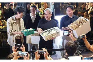 최태원·젠슨황, 저녁 깐부회동…SK그룹 경영진도 참석