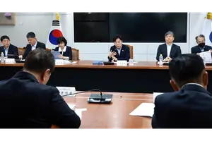 김영훈 노동, 잇딴 사망사고 포스코 경영진에 안전투자 확대 촉구 