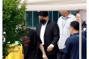 '음주 뺑소니' 가수 김호중, 5개월 조기 출소...이제 행복하자(?)