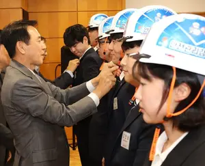 동부건설, 사장 격려 ‘신입사원 입사식’ 개최