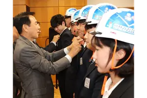 동부건설, 사장 격려 ‘신입사원 입사식’ 개최