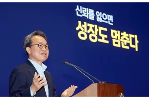 진옥동 신한금융 회장 