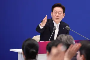 李대통령, 오늘 오전 10시 기자회견..연일 최저 지지율 반전 카드 내놓나