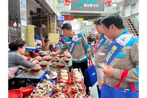 대형마트 대신 골목으로…현금 들고 삼척 시장 찾은 삼표시멘트