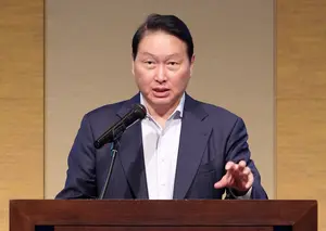 최태원 회장, SK㈜ 지분 매각 9440억원 마련..재산분할액 상응