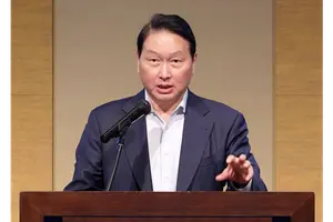 최태원 회장, SK㈜ 지분 매각 9440억원 마련..재산분할액 상응