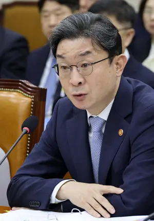 이억원 