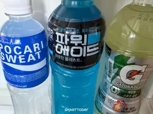 [그 음료, 건강할까] ‘수분 충전’ 한 병에 당류 39g…이온음료, 물처럼 마셔도 될까
