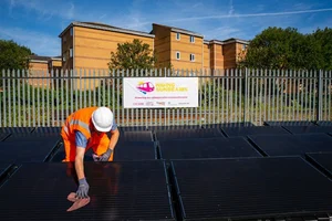 영국, 세계 최초 태양광 철도 추진