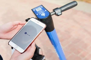 더블린에서 전기 스쿠터를 위한 미세수준 GPS기술 시험