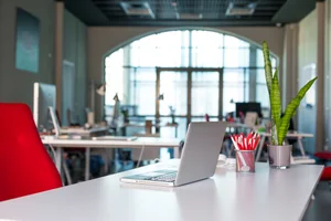 조사기업 63%, 원격근무 유지...”사무용 빌딩 유연하게 바꿀 것”