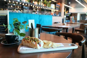 코로나 타격받은 학생들을 위한 1유로 식사