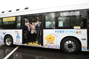 주행/정차 무선충전 가능 전기버스 