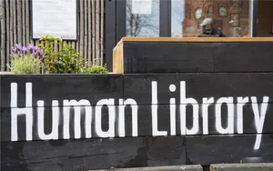 [화제] 책처럼 사람도 빌려주는 ‘인간 도서관’을 아시나요